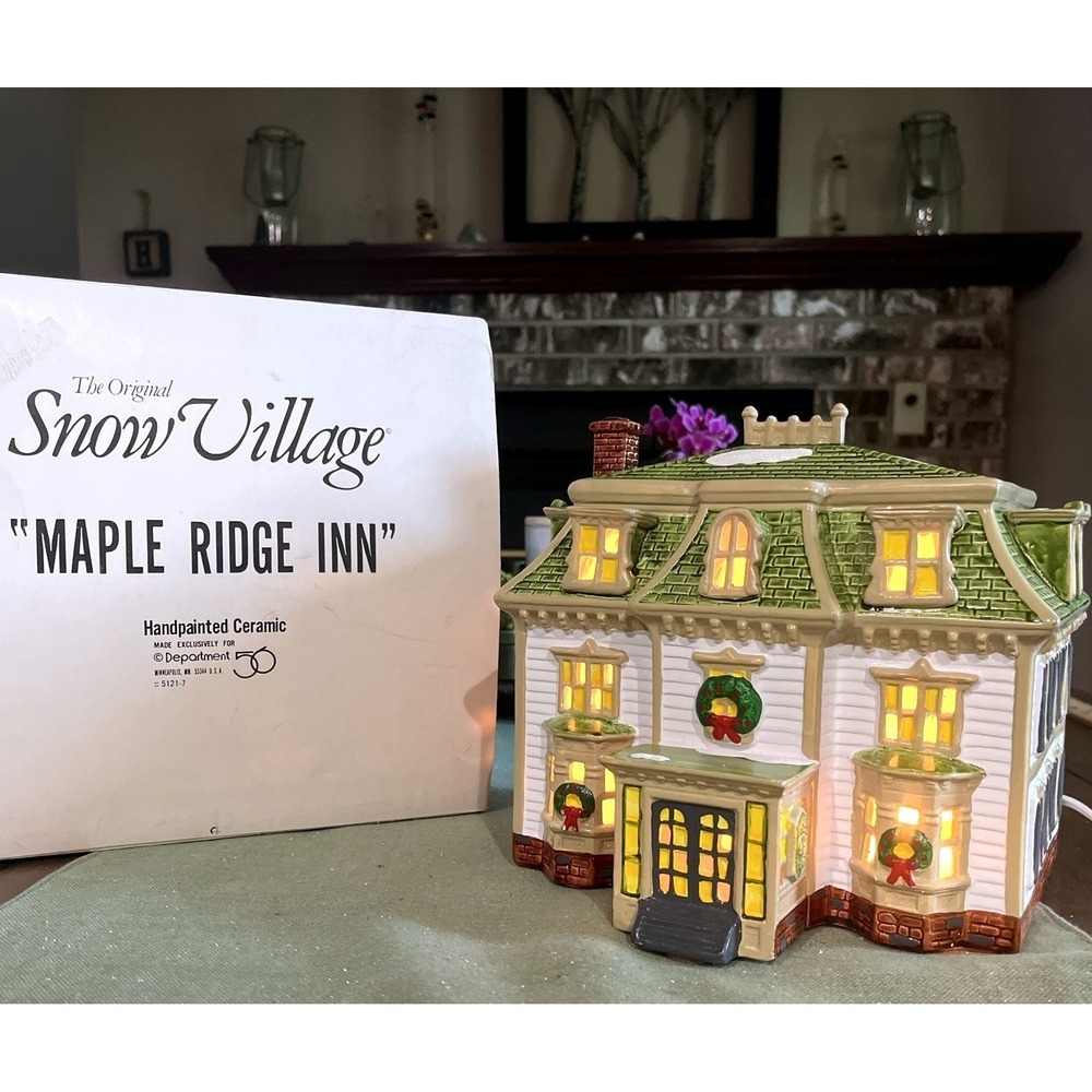 Dept 56 Snow Village MAPLE RIDGE INN #5121-7 w/box & light EUC